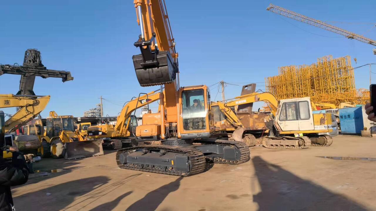 HYUNDAI 220LC-9S - Vikšrinis ekskavatorius: foto 3 HYUNDAI 220LC-9S - Vikšrinis ekskavatorius: foto 3