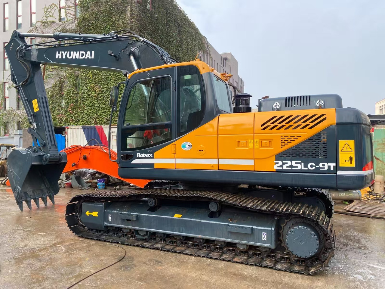 HYUNDAI R225LC-9T - Vikšrinis ekskavatorius: foto 4 HYUNDAI R225LC-9T - Vikšrinis ekskavatorius: foto 4