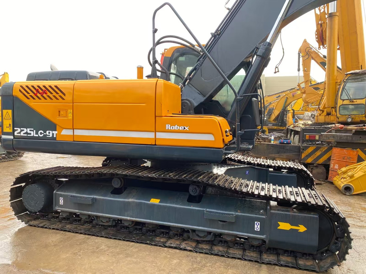 HYUNDAI R225LC-9T - Vikšrinis ekskavatorius: foto 3 HYUNDAI R225LC-9T - Vikšrinis ekskavatorius: foto 3