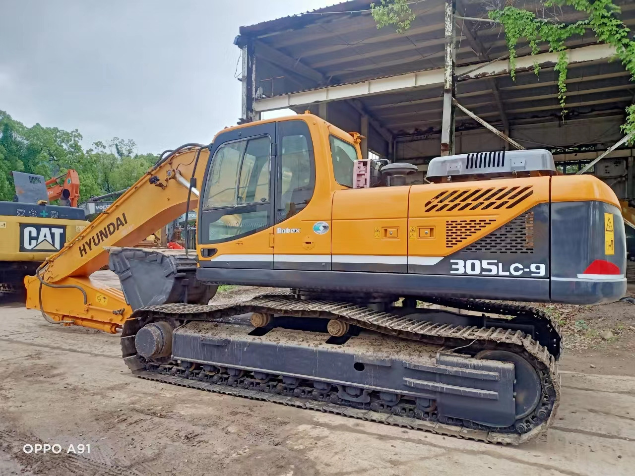 HYUNDAI R305LC-9T - Vikšrinis ekskavatorius: foto 4 HYUNDAI R305LC-9T - Vikšrinis ekskavatorius: foto 4