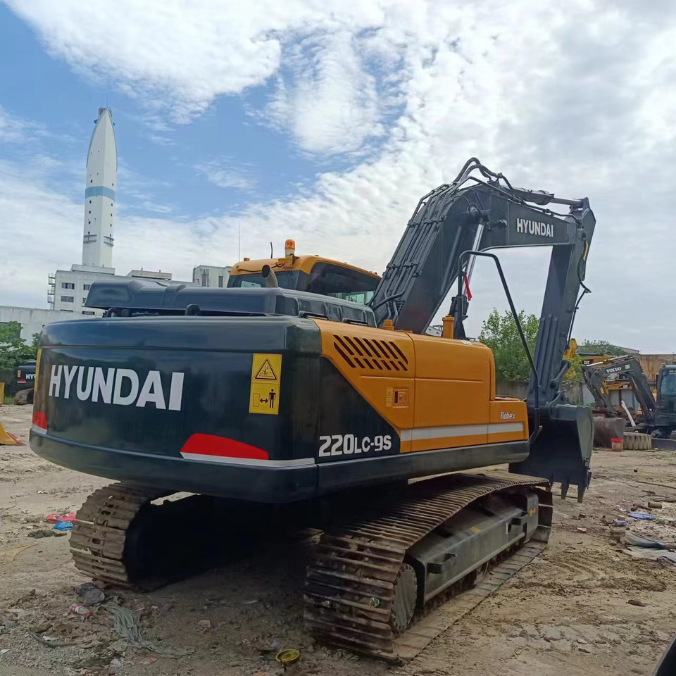 Hyundai R220LC-9S - Vikšrinis ekskavatorius: foto 2 Hyundai R220LC-9S - Vikšrinis ekskavatorius: foto 2