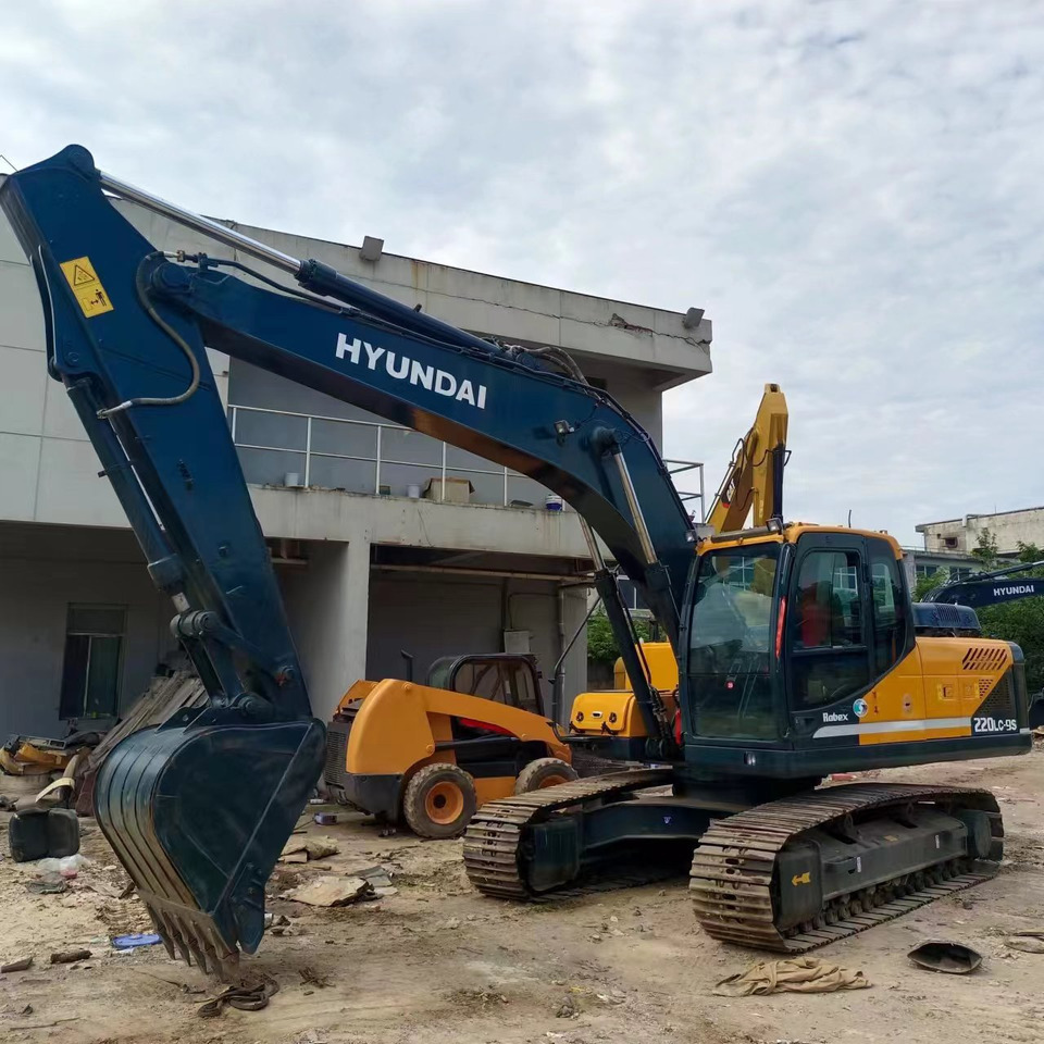 Hyundai R220LC-9S - Vikšrinis ekskavatorius: foto 1 Hyundai R220LC-9S - Vikšrinis ekskavatorius: foto 1
