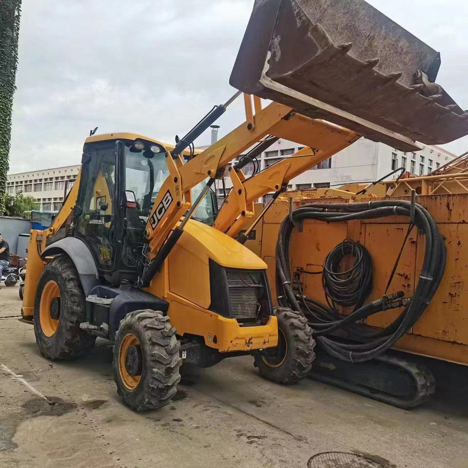 JCB 3CX ECO - Ekskavatorius-krautuvas: foto 1 JCB 3CX ECO - Ekskavatorius-krautuvas: foto 1