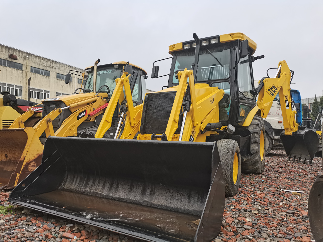 JCB 3CX - Ekskavatorius-krautuvas: foto 1 JCB 3CX - Ekskavatorius-krautuvas: foto 1