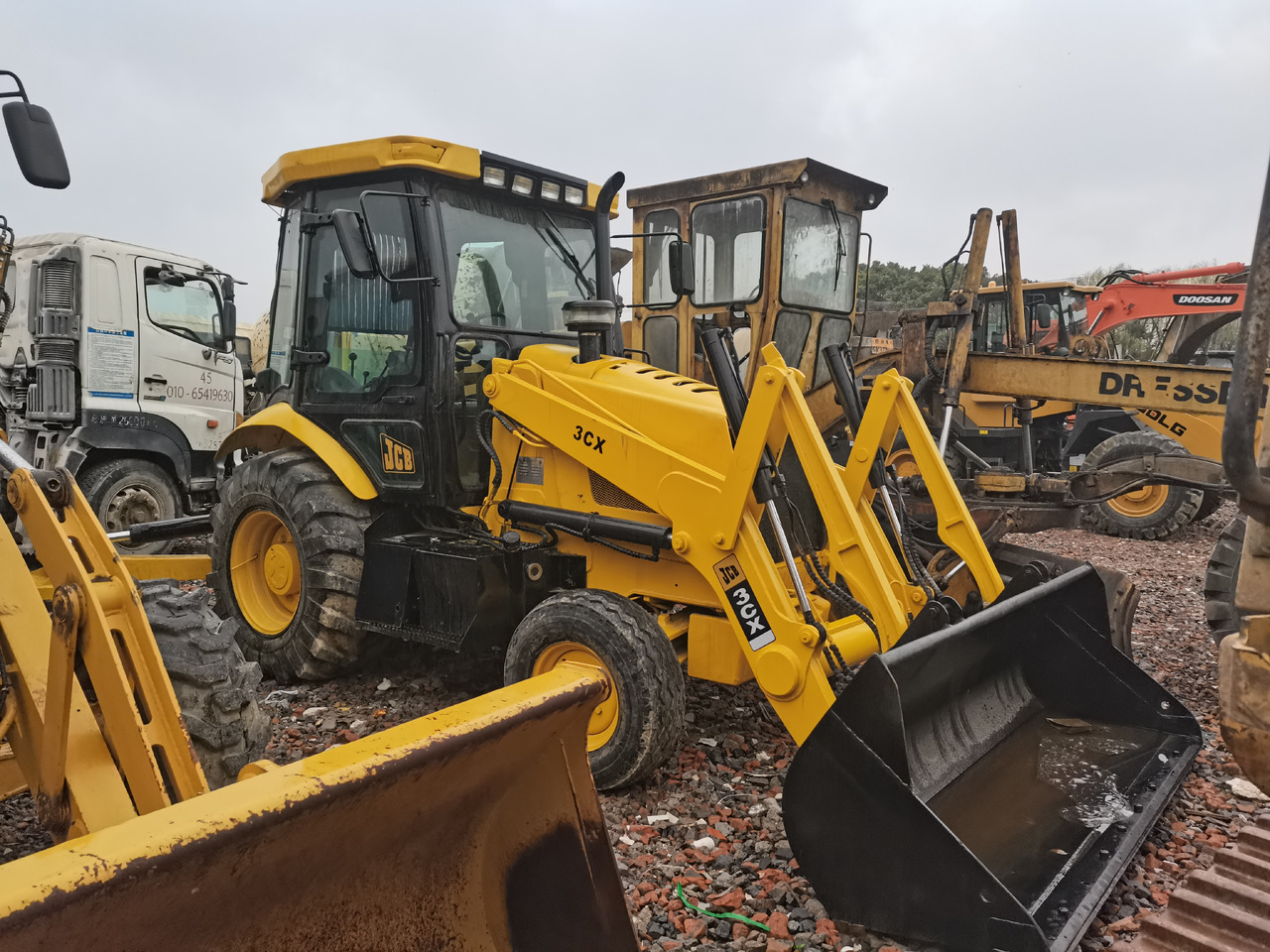 JCB 3CX - Ekskavatorius-krautuvas: foto 4 JCB 3CX - Ekskavatorius-krautuvas: foto 4