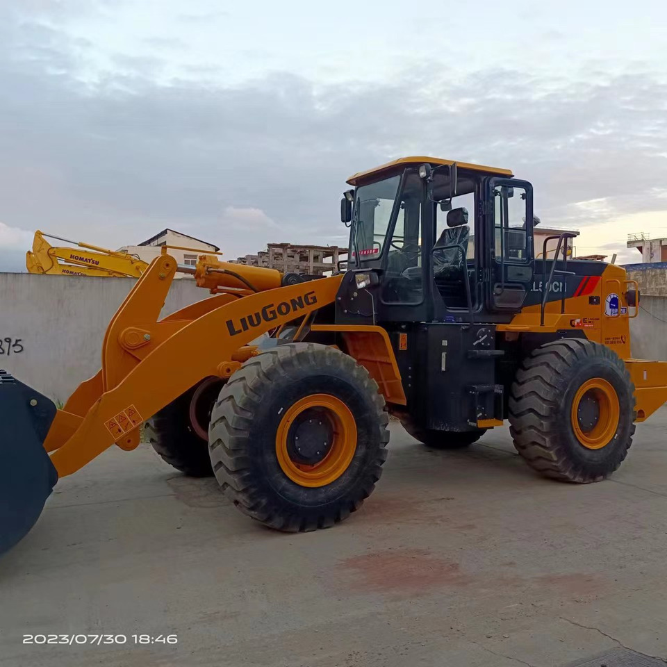 LIUGONG ZL50CN - Ratinis krautuvas: foto 1 LIUGONG ZL50CN - Ratinis krautuvas: foto 1