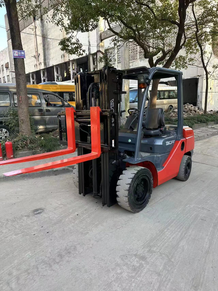 Toyota 62-7FD30 - Dyzelinis krautuvas: foto 2 Toyota 62-7FD30 - Dyzelinis krautuvas: foto 2