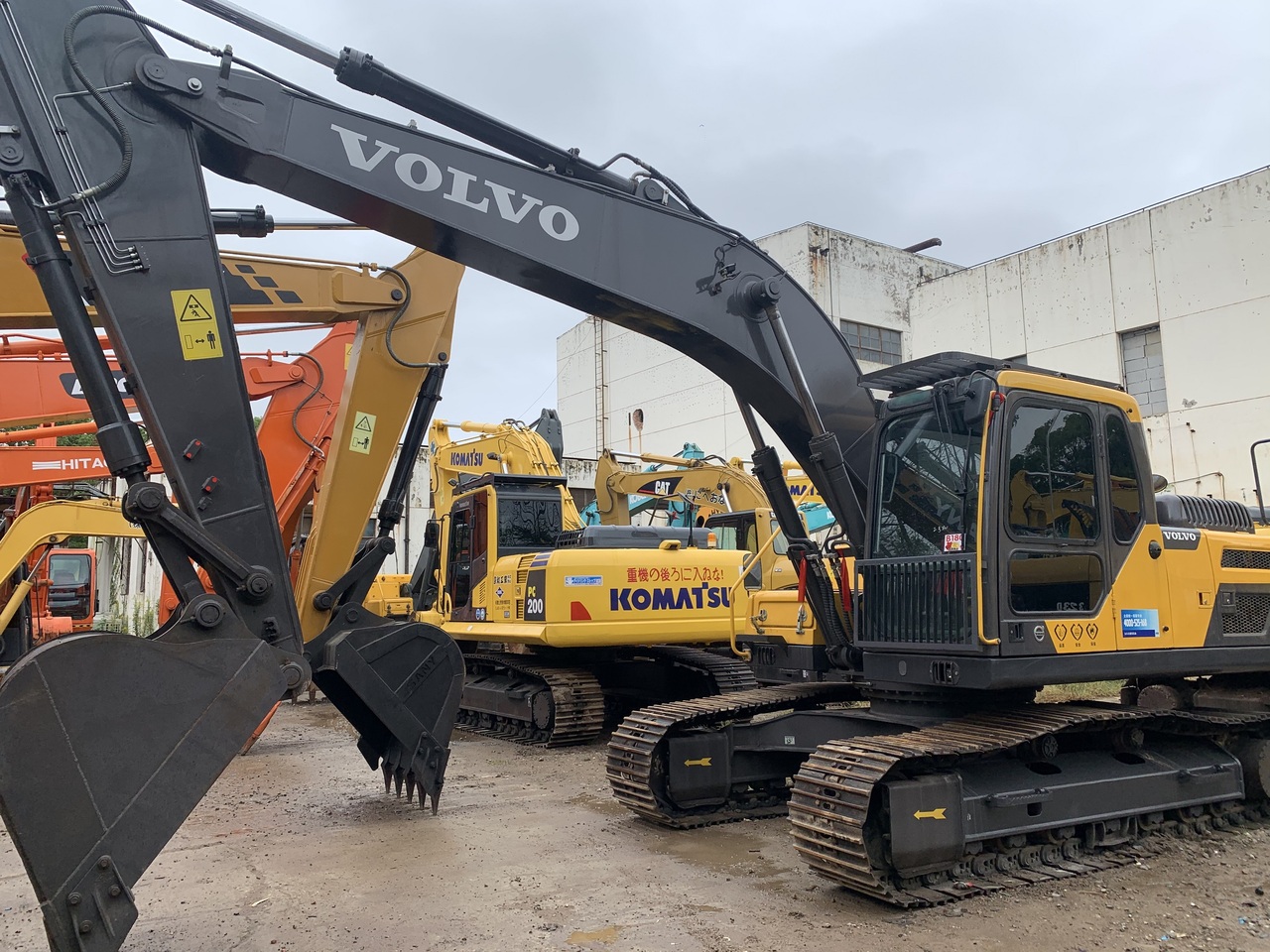 VOLVO EC200DL - Vikšrinis ekskavatorius: foto 3 VOLVO EC200DL - Vikšrinis ekskavatorius: foto 3