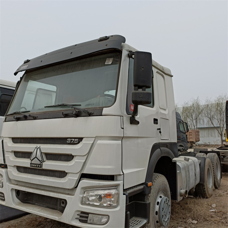 HOWO 6x4 375hp tractor - Vilkikas: foto 2 HOWO 6x4 375hp tractor - Vilkikas: foto 2