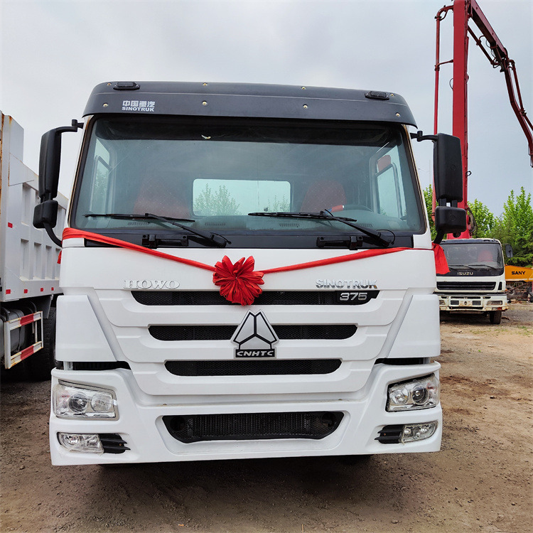 HOWO HOWO 6x4 375 tractor - Vilkikas: foto 2 HOWO HOWO 6x4 375 tractor - Vilkikas: foto 2