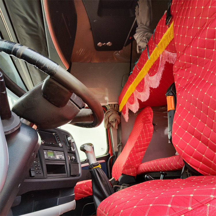 HOWO HOWO T7H-540 tractors - Vilkikas: foto 4 HOWO HOWO T7H-540 tractors - Vilkikas: foto 4