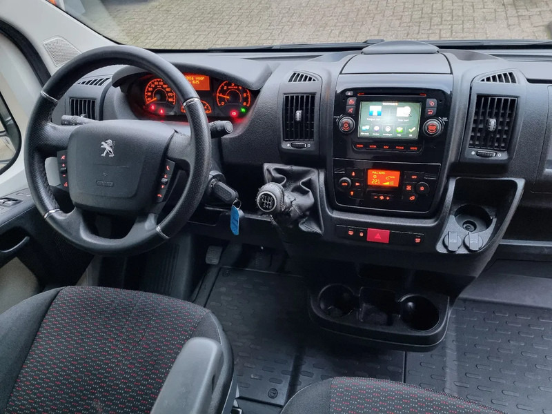 Interior photo 1: Krovininis mikroautobusas Peugeot Boxer 2.0 HDI 160 PK L3H2 Euro 6