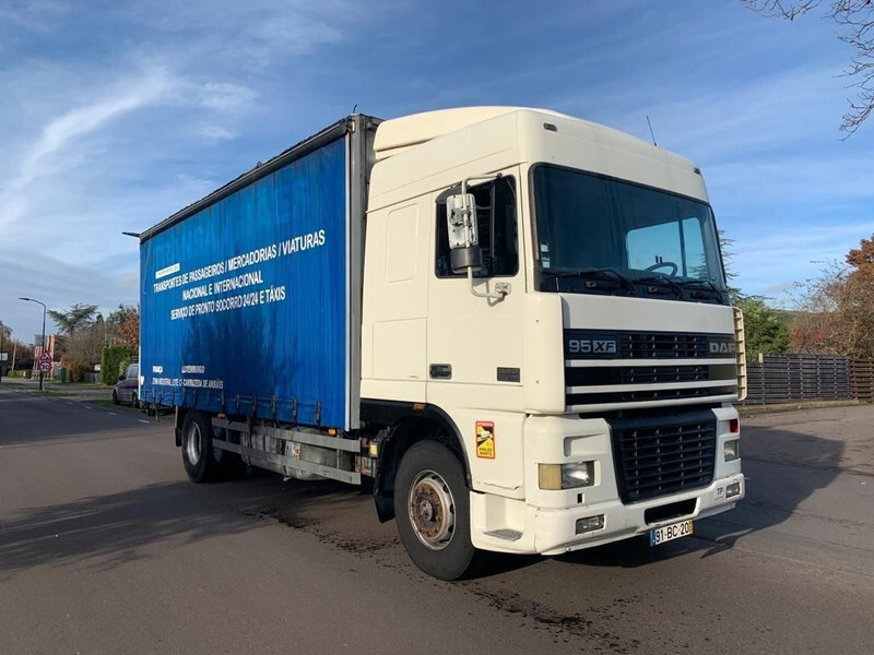 DAF XF 95.430 - Tentinis sunkvežimis: foto 4 DAF XF 95.430 - Tentinis sunkvežimis: foto 4