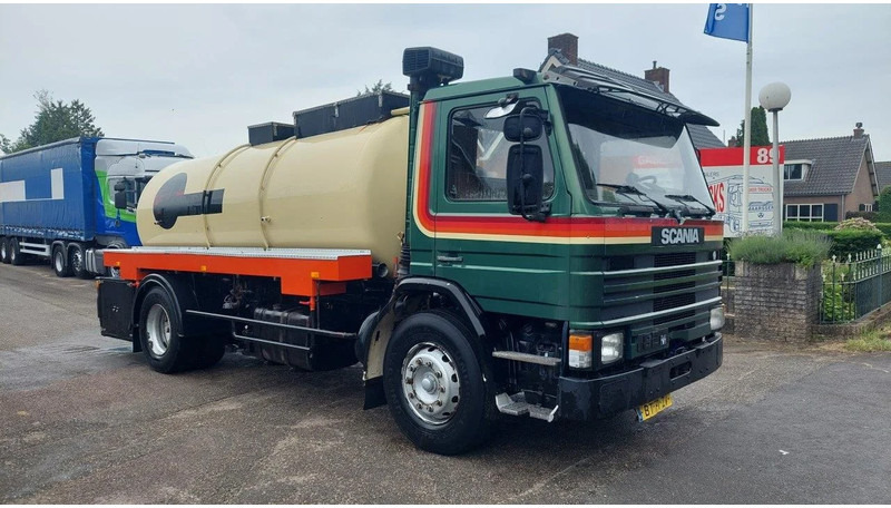 Scania P82 4x2 Tank - Autocisterna: foto 2 Scania P82 4x2 Tank - Autocisterna: foto 2