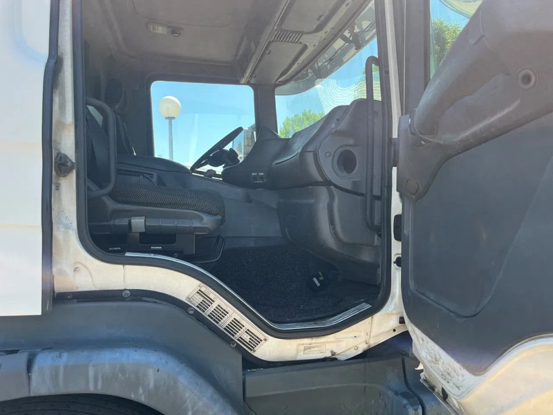 Scania P94-300 94 MANUAL GEARBOX AIRCO RETARDER 10-2004 - Vilkikas: foto 5 Scania P94-300 94 MANUAL GEARBOX AIRCO RETARDER 10-2004 - Vilkikas: foto 5