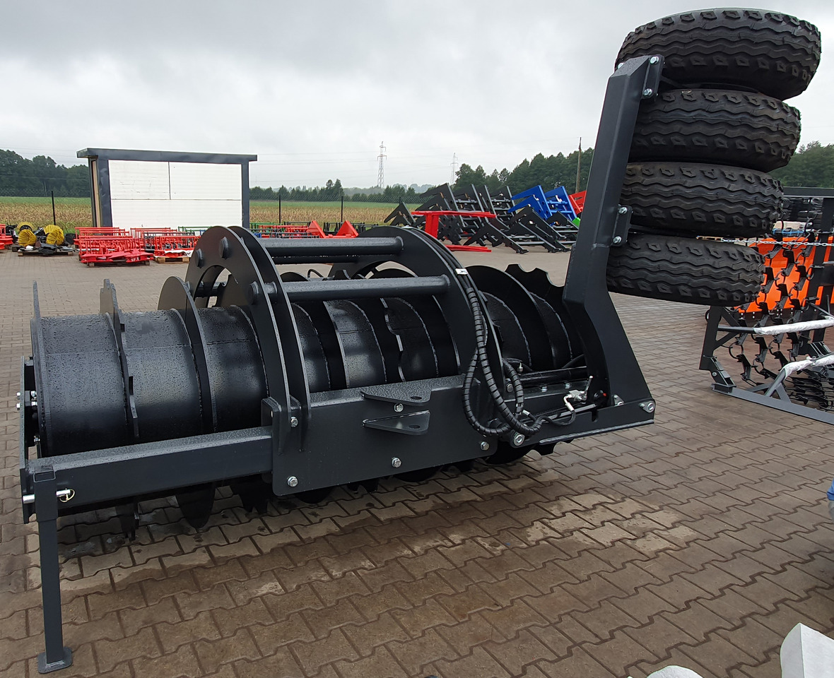 METAL-TECHNIK Wał Pryzmowy MT2 z dociskiem - Tankinimo volas: foto 1 METAL-TECHNIK Wał Pryzmowy MT2 z dociskiem - Tankinimo volas: foto 1