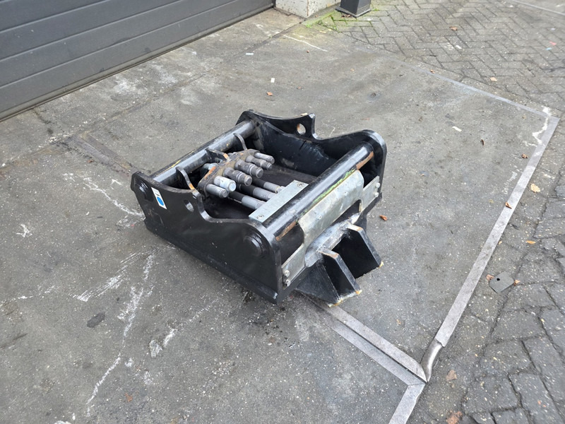 Oilquick kopplaat oq70/55 adaptor plate oilquick 70 55 steelwrist - Greita jungtis - Statybinė technika: foto 5 Oilquick kopplaat oq70/55 adaptor plate oilquick 70 55 steelwrist - Greita jungtis - Statybinė technika: foto 5