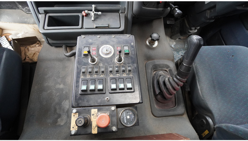 DAF 65.180 ATI STREET SWEPER RH DRIVE MANUAL GARBOX 96.000KM - Gatvių šlavimo mašina: foto 5 DAF 65.180 ATI STREET SWEPER RH DRIVE MANUAL GARBOX 96.000KM - Gatvių šlavimo mašina: foto 5