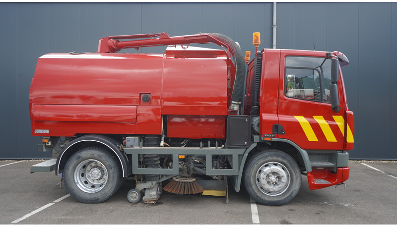DAF 65.180 ATI STREET SWEPER RH DRIVE MANUAL GARBOX 96.000KM - Gatvių šlavimo mašina: foto 2 DAF 65.180 ATI STREET SWEPER RH DRIVE MANUAL GARBOX 96.000KM - Gatvių šlavimo mašina: foto 2