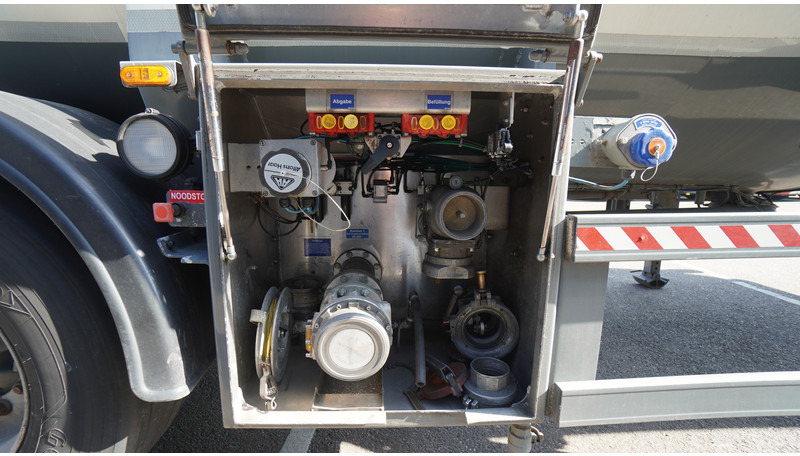 Schrader 3 AXLE ADR CHEMIE TANK TRAILER 40.000LTR - Puspriekabė cisterna: foto 4 Schrader 3 AXLE ADR CHEMIE TANK TRAILER 40.000LTR - Puspriekabė cisterna: foto 4