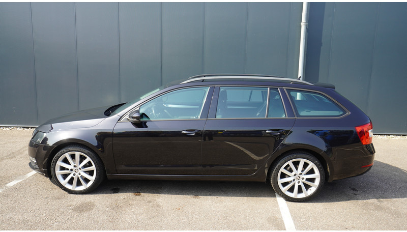 Škoda Octavia COMBI 1.6TDI DSG 85KW GREENTECH AMBITION BUSINESS - Mikroautobusas, Keleivinis furgonas: foto 1 Škoda Octavia COMBI 1.6TDI DSG 85KW GREENTECH AMBITION BUSINESS - Mikroautobusas, Keleivinis furgonas: foto 1