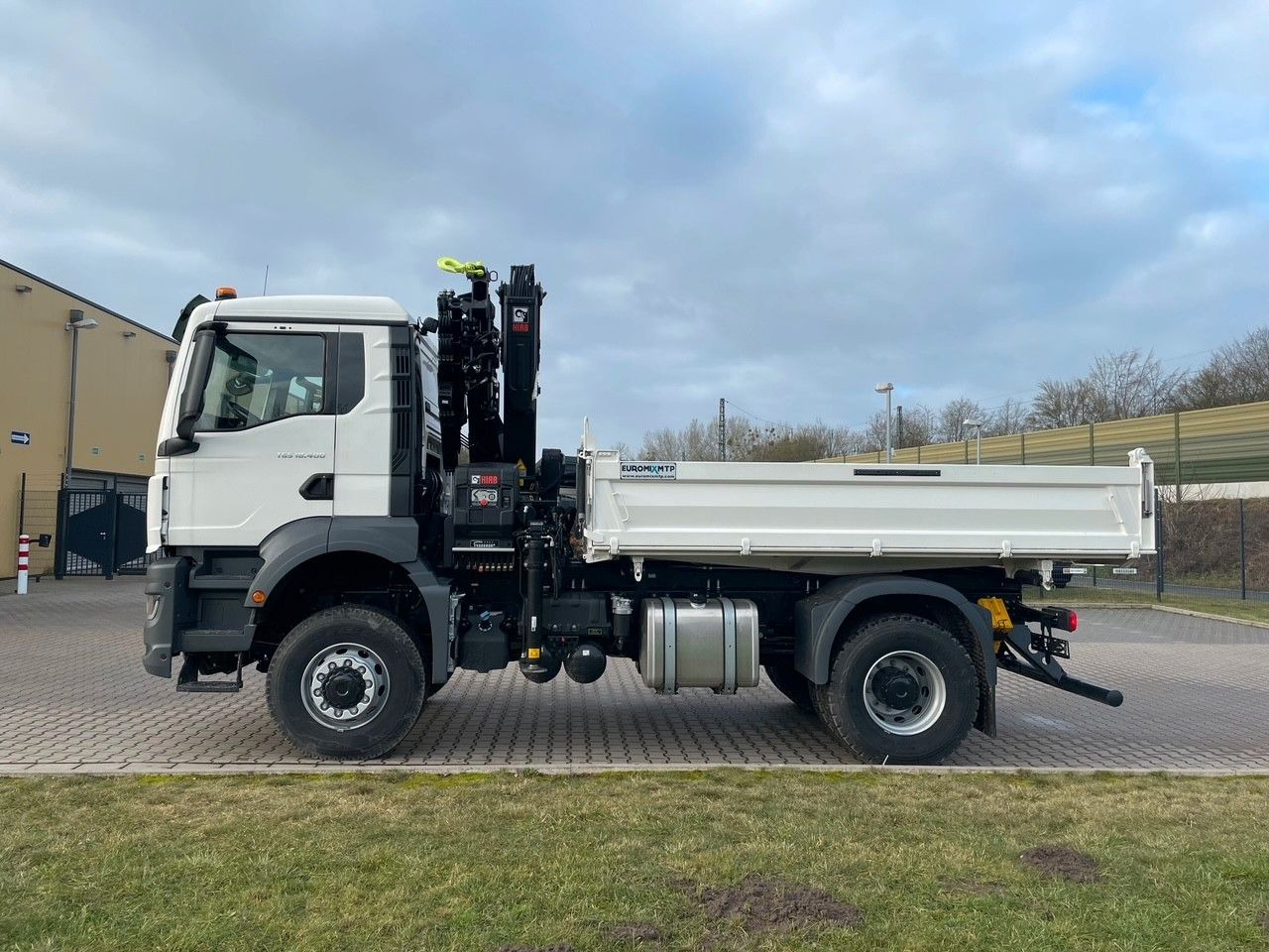 MAN TGS 18.400 TG3 4x4 Euro6e Hiab X-HiDuo 138DS-4 MAN TGS 18.400 TG3 4x4 Euro6e Hiab X-HiDuo 138DS-4 - Savivartis sunkvežimis, Sunkvežimis su kranu: foto 3 MAN TGS 18.400 TG3 4x4 Euro6e Hiab X-HiDuo 138DS-4 MAN TGS 18.400 TG3 4x4 Euro6e Hiab X-HiDuo 138DS-4 - Savivartis sunkvežimis, Sunkvežimis su kranu: foto 3