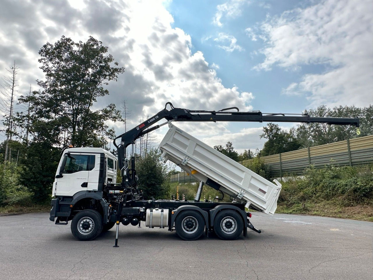 MAN TGS 28.440 6x4-4/3-Seiten- Kipper / Hiab 138-3 - Savivartis sunkvežimis, Sunkvežimis su kranu: foto 1 MAN TGS 28.440 6x4-4/3-Seiten- Kipper / Hiab 138-3 - Savivartis sunkvežimis, Sunkvežimis su kranu: foto 1