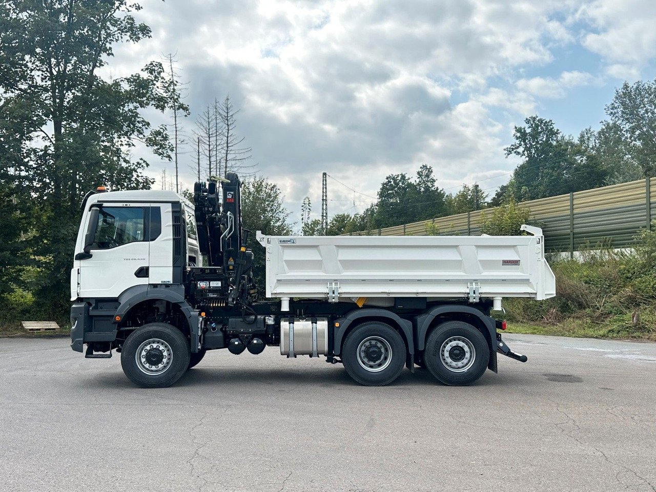 MAN TGS 28.440 6x4-4/3-Seiten- Kipper / Hiab 138-3 - Savivartis sunkvežimis, Sunkvežimis su kranu: foto 3 MAN TGS 28.440 6x4-4/3-Seiten- Kipper / Hiab 138-3 - Savivartis sunkvežimis, Sunkvežimis su kranu: foto 3
