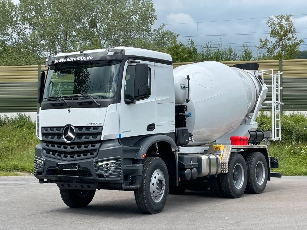 Mercedes-Benz 3348 6X4 Arcos 5 EuromixMTP EM 9 R - Betonvežis: foto 2 Mercedes-Benz 3348 6X4 Arcos 5 EuromixMTP EM 9 R - Betonvežis: foto 2