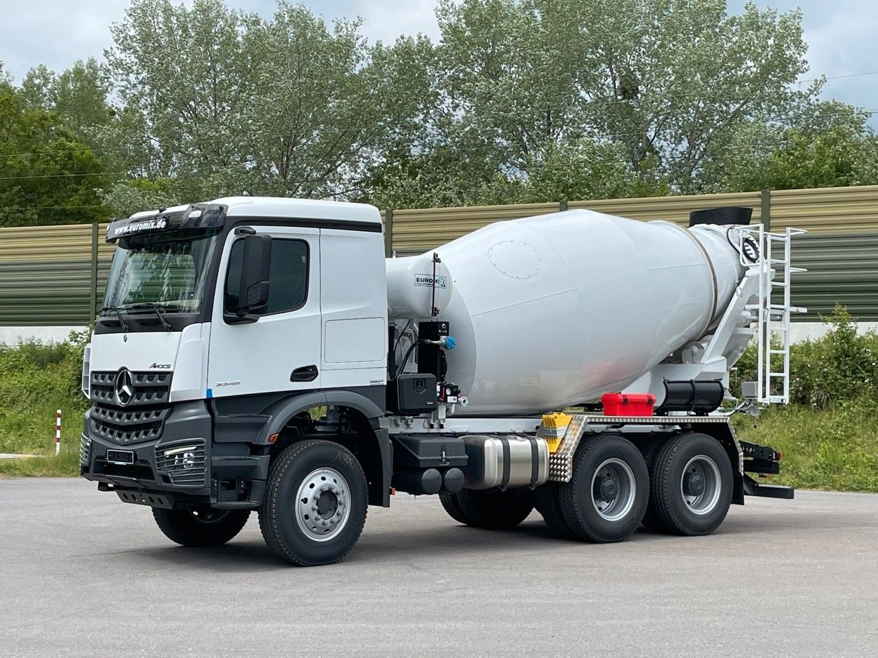 Mercedes-Benz 3348 6X4 Arcos 5 EuromixMTP EM 9 R - Betonvežis: foto 1 Mercedes-Benz 3348 6X4 Arcos 5 EuromixMTP EM 9 R - Betonvežis: foto 1