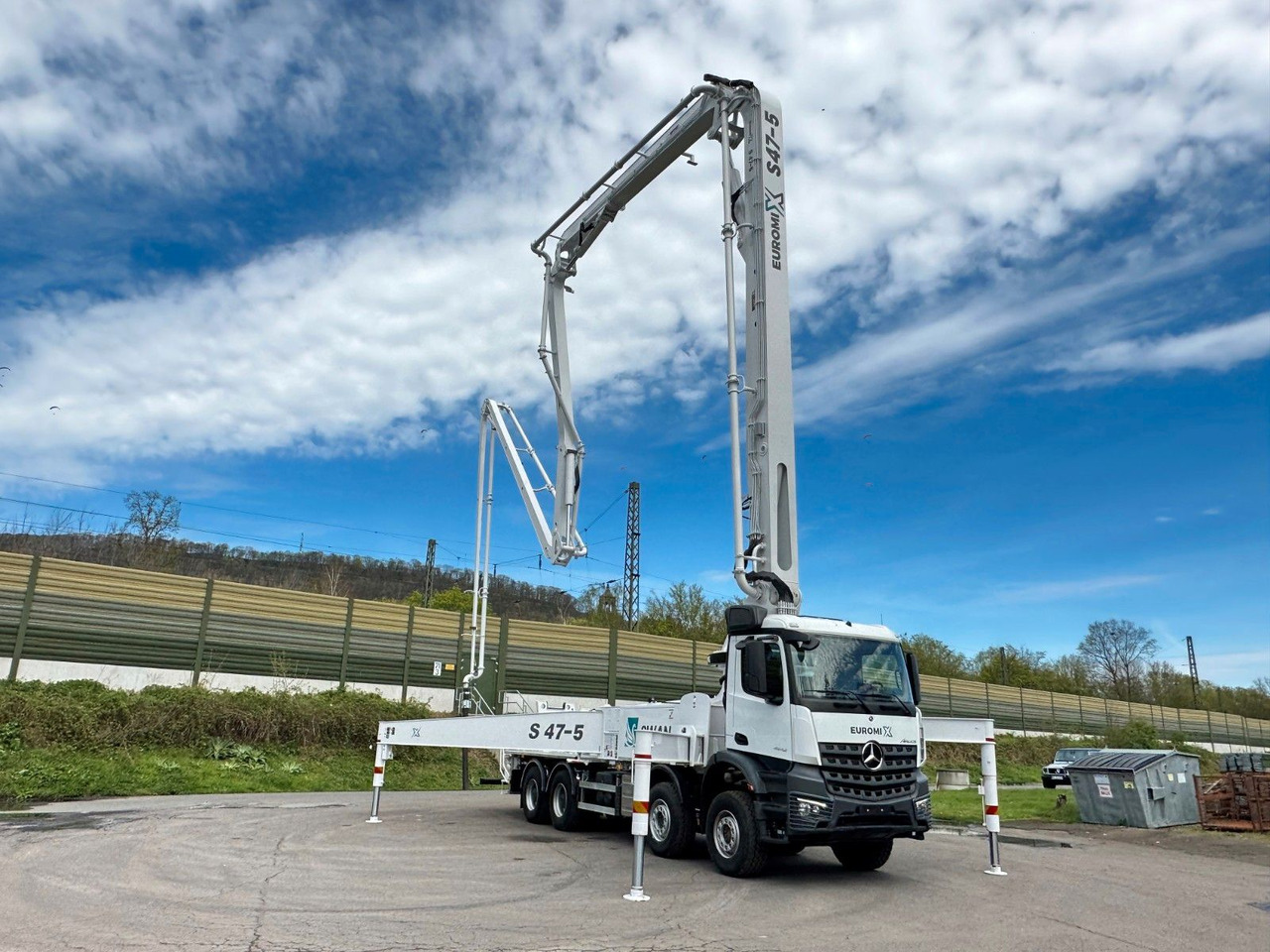 Mercedes-Benz Arocs 5 4542 8x4 SWAN TSP 47-5 160RZ ( 47m ) - Betono siurblys: foto 4 Mercedes-Benz Arocs 5 4542 8x4 SWAN TSP 47-5 160RZ ( 47m ) - Betono siurblys: foto 4
