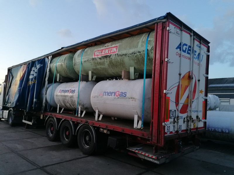 Puspriekabė cisterna Curtain semi-trailer with used aboveground 2700 &4850L tanks Gas, Gaz, LPG, GPL, Propane, Butane tank ID 8.370: foto 1