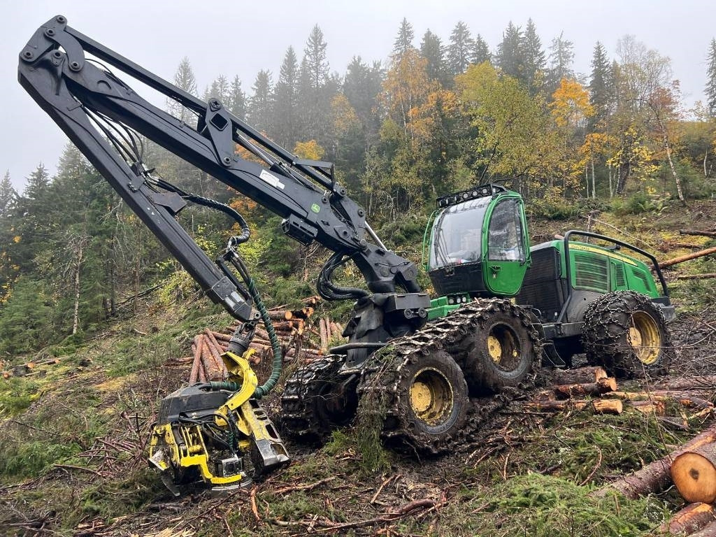 John Deere 1270 E - Harvesteris: foto 1 John Deere 1270 E - Harvesteris: foto 1