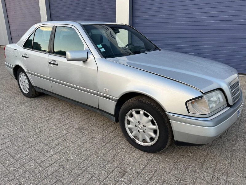 Mercedes-Benz C-Klasse **C180-PETROL-AC** - Sedanas: foto 3 Mercedes-Benz C-Klasse **C180-PETROL-AC** - Sedanas: foto 3