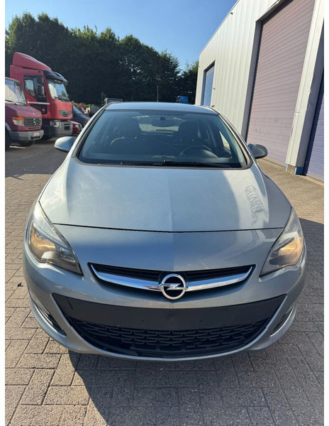 Opel Astra **EURO5-AIRCO** - Sedanas: foto 2 Opel Astra **EURO5-AIRCO** - Sedanas: foto 2