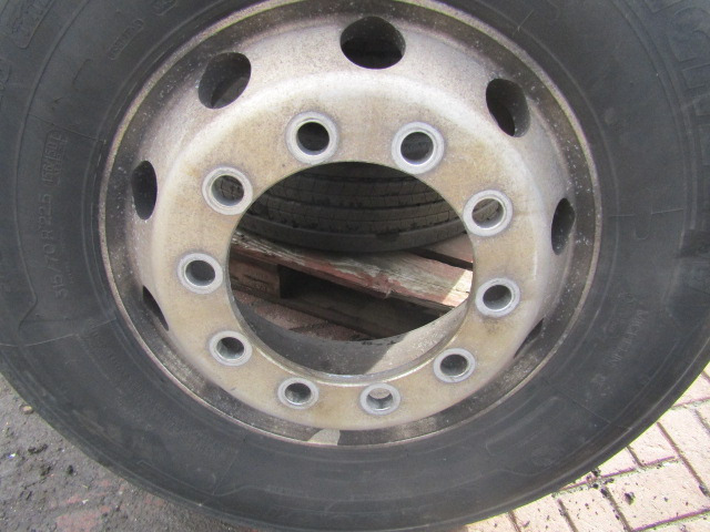 315/70/22.5 ‘ALCOA'(4) MICHELIN STEER PATTERN – 4 PIECE SET - Padanga - Sunkvežimis: foto 2 315/70/22.5 ‘ALCOA'(4) MICHELIN STEER PATTERN – 4 PIECE SET - Padanga - Sunkvežimis: foto 2