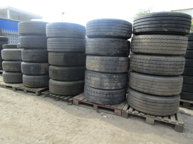 385 SUPER SINGLE TRAILER WHEEL AND TYRE IDEAL FOR EXPORT OR OFF ROAD USE 40 AVAILABLE - Padanga - Sunkvežimis: foto 1 385 SUPER SINGLE TRAILER WHEEL AND TYRE IDEAL FOR EXPORT OR OFF ROAD USE 40 AVAILABLE - Padanga - Sunkvežimis: foto 1