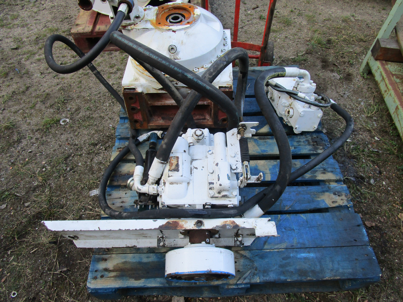 CONCRETE MIXER DRIVELINE & GEARBOX COMPLETE - Pavarų dėžė - Komunalinė/ Specializuota technika: foto 1 CONCRETE MIXER DRIVELINE & GEARBOX COMPLETE - Pavarų dėžė - Komunalinė/ Specializuota technika: foto 1