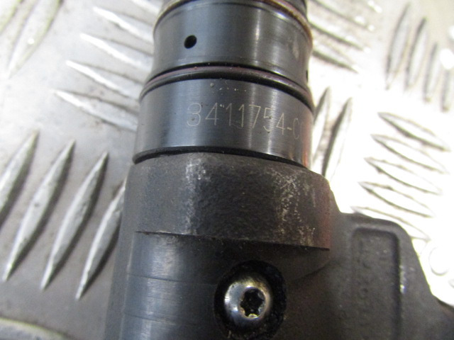 CUMMINS M11 INJECTORS P/NO 3411754 CC SET OF 6 - Kuro sistema - Sunkvežimis: foto 3 CUMMINS M11 INJECTORS P/NO 3411754 CC SET OF 6 - Kuro sistema - Sunkvežimis: foto 3