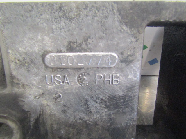 CUMMINS M11 OIL FLTER HOUSING P/NO 3102774 - Variklis ir dalys - Sunkvežimis: foto 2 CUMMINS M11 OIL FLTER HOUSING P/NO 3102774 - Variklis ir dalys - Sunkvežimis: foto 2