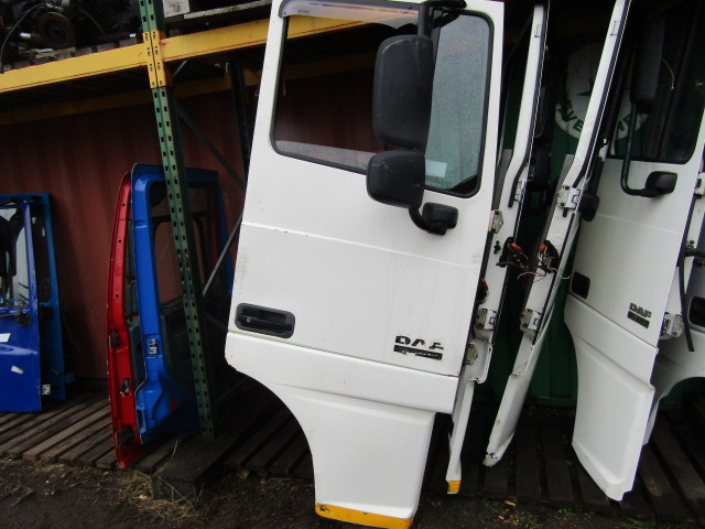 DAF XF 105 OFFSIDE (DRIVERS) COMPLETE DOOR - Kabina ir interjeras - Sunkvežimis: foto 2 DAF XF 105 OFFSIDE (DRIVERS) COMPLETE DOOR - Kabina ir interjeras - Sunkvežimis: foto 2