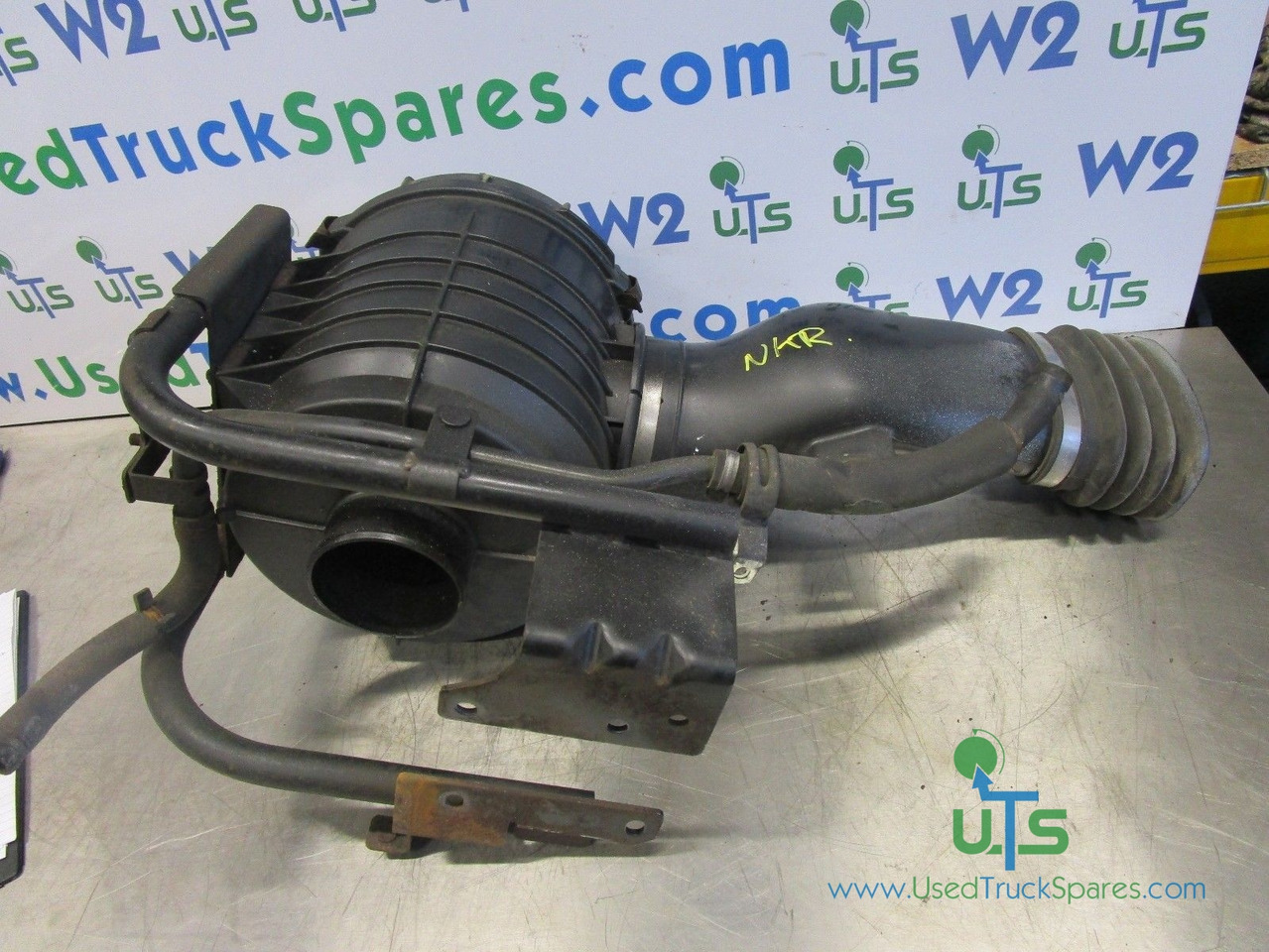 ISUZU NKR (4JJ1) AIR INTAKE / FILTER HOUSING COMPLETE - Variklis ir dalys - Sunkvežimis: foto 1 ISUZU NKR (4JJ1) AIR INTAKE / FILTER HOUSING COMPLETE - Variklis ir dalys - Sunkvežimis: foto 1