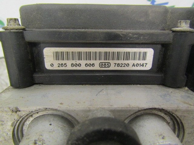 IVECO DAILY 3.0 (FICE 3481C) ABS PUMP/ECU BOSCH P/NO 0265800606 IVECO P/NO 504182322 - Stabdžių dalys - Sunkvežimis: foto 3 IVECO DAILY 3.0 (FICE 3481C) ABS PUMP/ECU BOSCH P/NO 0265800606 IVECO P/NO 504182322 - Stabdžių dalys - Sunkvežimis: foto 3