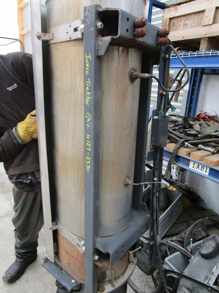 IVECO TREKKER CURSOR DPF / EXHAUST PART NO 4127-2370 - Išmetimo sistema - Sunkvežimis: foto 2 IVECO TREKKER CURSOR DPF / EXHAUST PART NO 4127-2370 - Išmetimo sistema - Sunkvežimis: foto 2