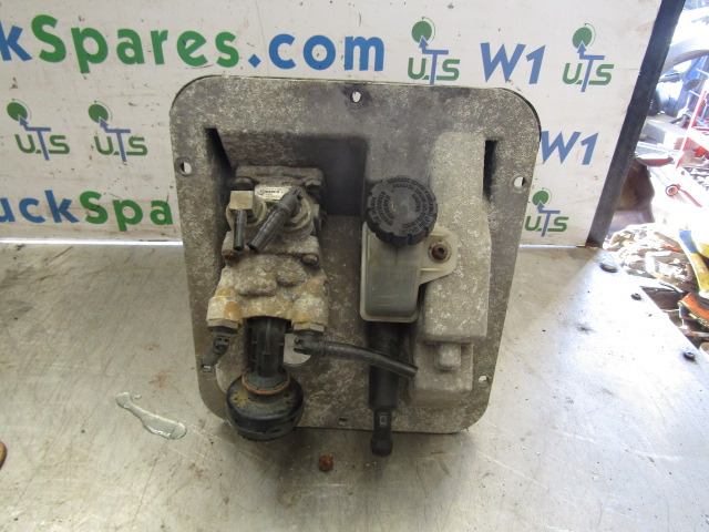 MERCEDES ATEGO 815 CLUTCH / BRAKE PEDAL CLUSTER - Stabdžių dalys - Sunkvežimis: foto 1 MERCEDES ATEGO 815 CLUTCH / BRAKE PEDAL CLUSTER - Stabdžių dalys - Sunkvežimis: foto 1