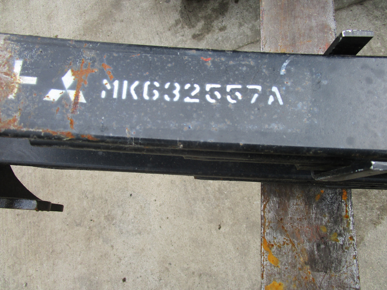 MITSUBISHI FUSO 8T REAR SPRINGS MK632557 - Pakaba - Sunkvežimis: foto 2 MITSUBISHI FUSO 8T REAR SPRINGS MK632557 - Pakaba - Sunkvežimis: foto 2