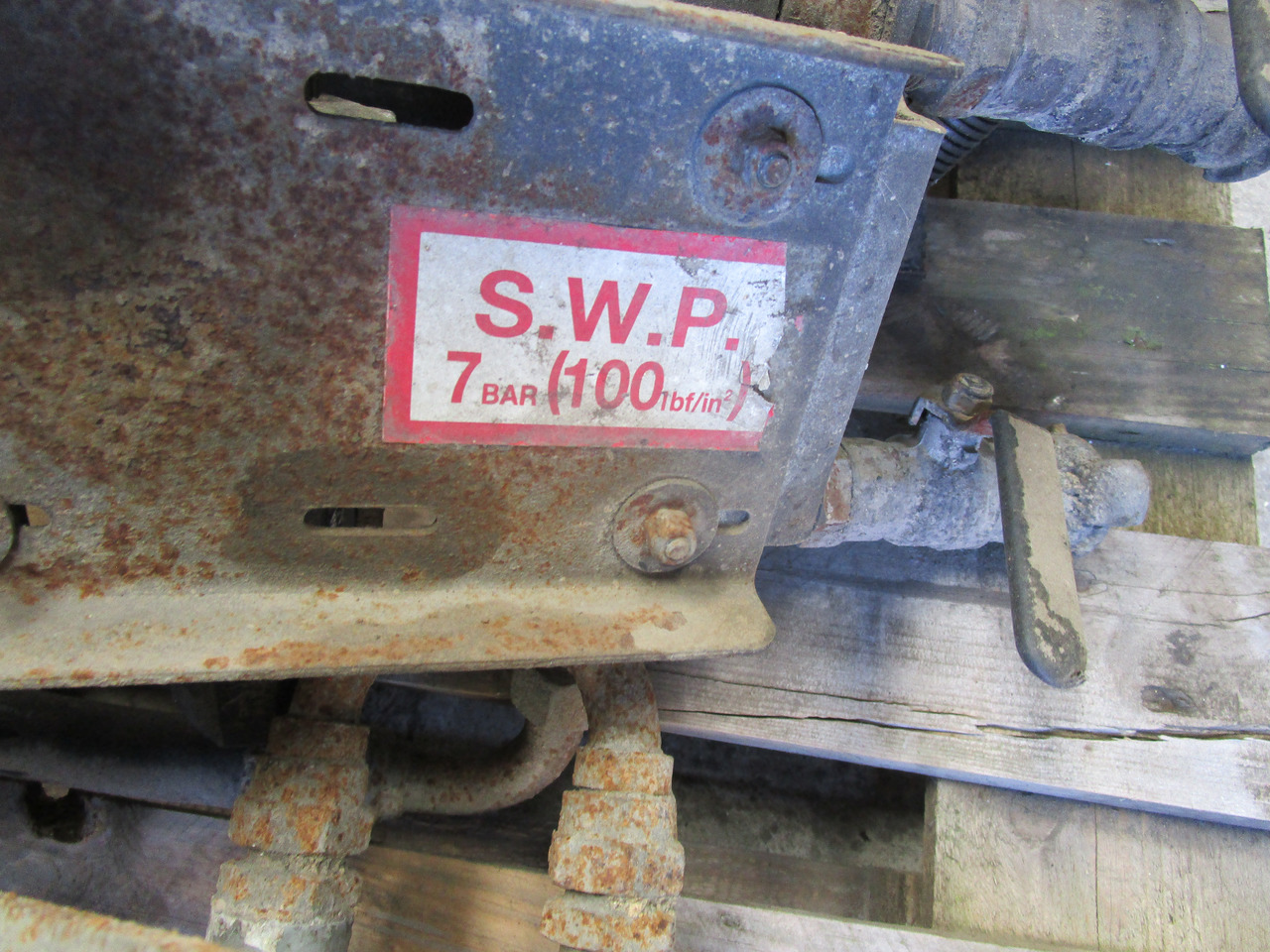 TRUCK MOUNTED TAMROTOR COMPRESSOR UNIT TYPE E12 - Kompresorius - Komunalinė/ Specializuota technika: foto 4 TRUCK MOUNTED TAMROTOR COMPRESSOR UNIT TYPE E12 - Kompresorius - Komunalinė/ Specializuota technika: foto 4