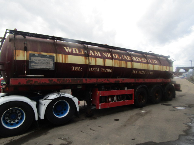 VACUUM TANKER TRAILER TRI AXLE 1996 STEEL TANK FITTED WITH 3CYL PERKINS DONKEY ENGINE - Puspriekabė cisterna: foto 4 VACUUM TANKER TRAILER TRI AXLE 1996 STEEL TANK FITTED WITH 3CYL PERKINS DONKEY ENGINE - Puspriekabė cisterna: foto 4