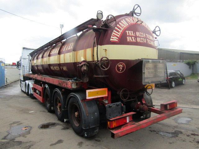 VACUUM TANKER TRAILER TRI AXLE 1996 STEEL TANK FITTED WITH 3CYL PERKINS DONKEY ENGINE - Puspriekabė cisterna: foto 3 VACUUM TANKER TRAILER TRI AXLE 1996 STEEL TANK FITTED WITH 3CYL PERKINS DONKEY ENGINE - Puspriekabė cisterna: foto 3
