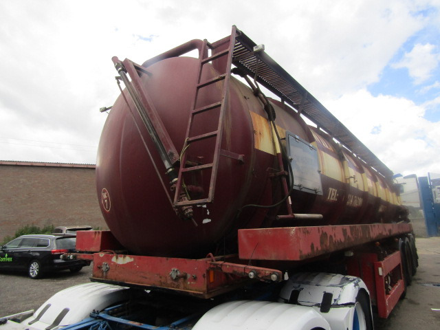 VACUUM TANKER TRAILER TRI AXLE 1996 STEEL TANK FITTED WITH 3CYL PERKINS DONKEY ENGINE - Puspriekabė cisterna: foto 5 VACUUM TANKER TRAILER TRI AXLE 1996 STEEL TANK FITTED WITH 3CYL PERKINS DONKEY ENGINE - Puspriekabė cisterna: foto 5